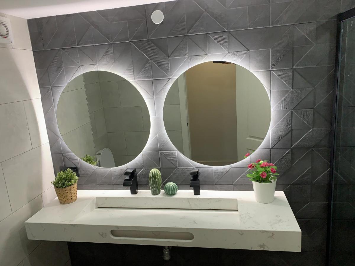 2 Bedroom Apartment *